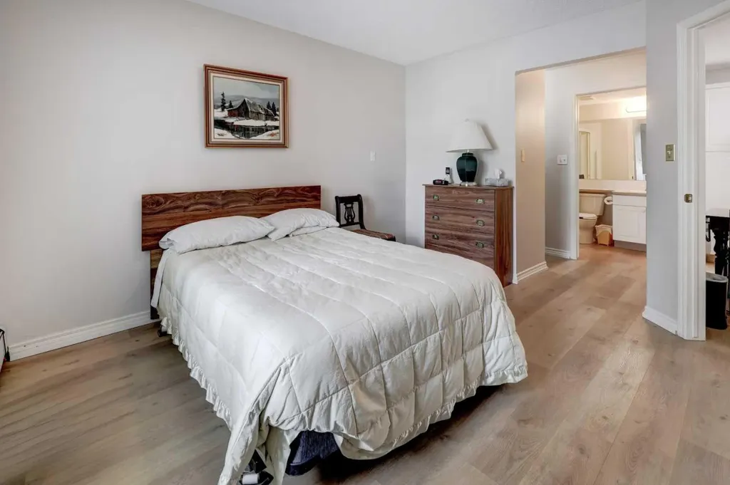6800 Hunterview Drive NW Calgary AB T2K 6K5