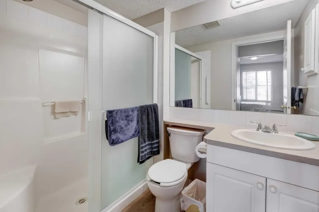 6800 Hunterview Drive NW Calgary AB T2K 6K5