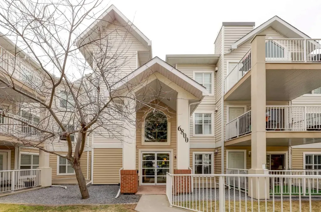 6800 Hunterview Drive NW Calgary AB T2K 6K5