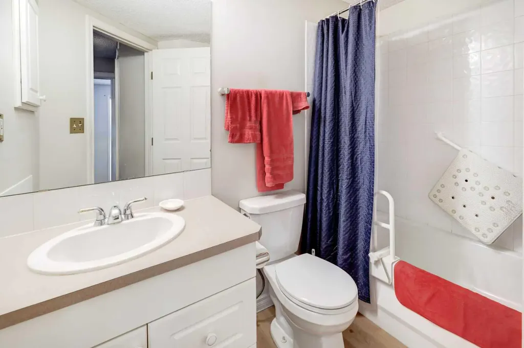 6800 Hunterview Drive NW Calgary AB T2K 6K5