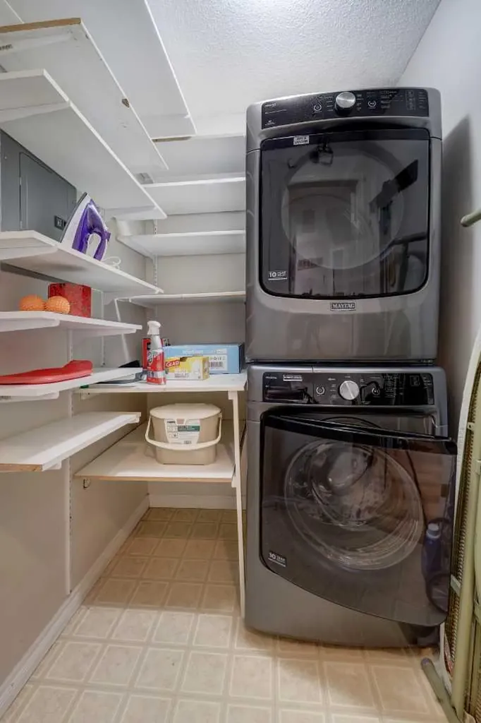 6800 Hunterview Drive NW Calgary AB T2K 6K5