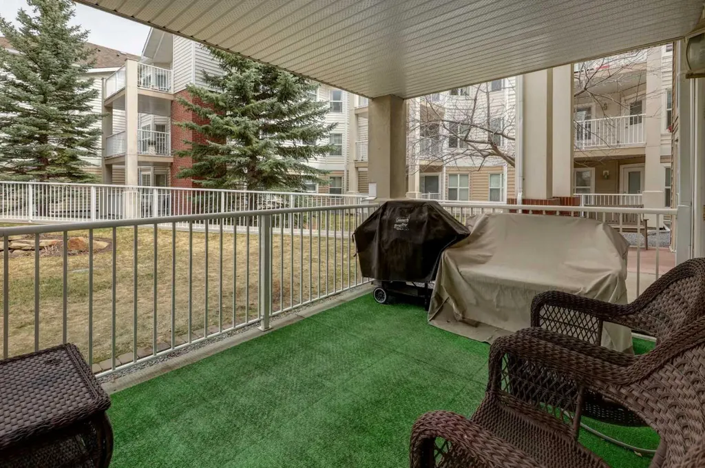 6800 Hunterview Drive NW Calgary AB T2K 6K5