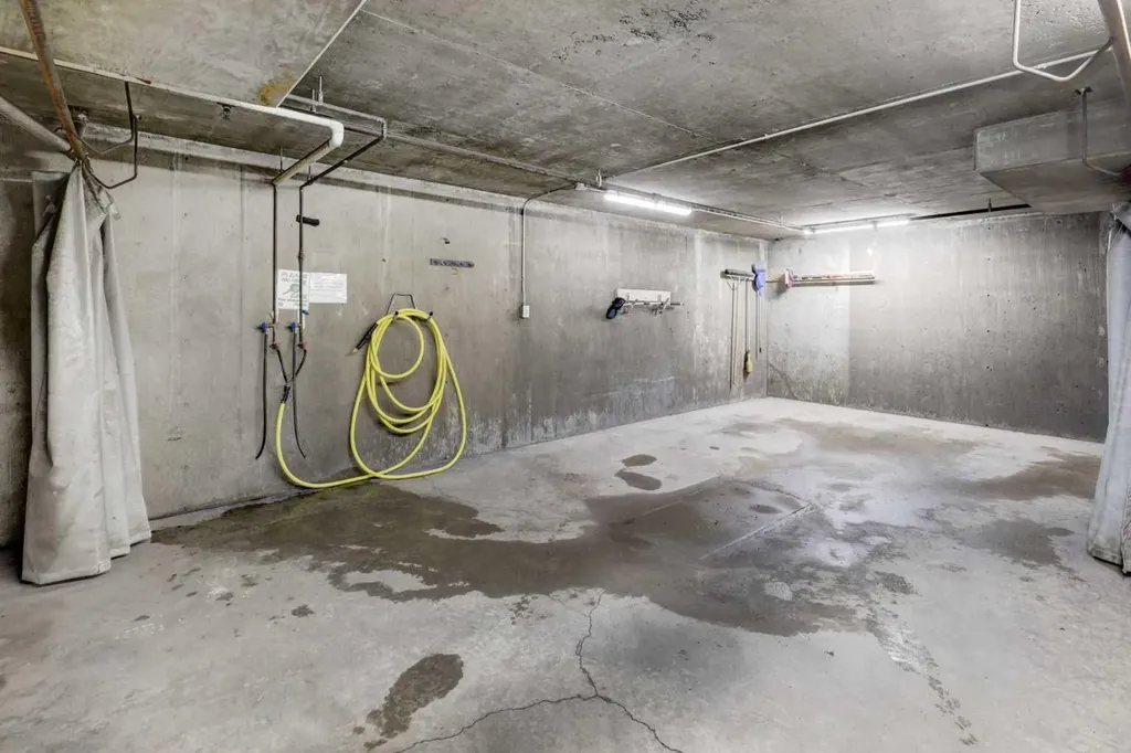 6800 Hunterview Drive NW Calgary AB T2K 6K5
