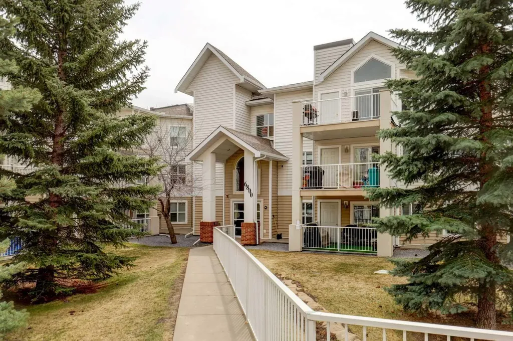 6800 Hunterview Drive NW Calgary AB T2K 6K5