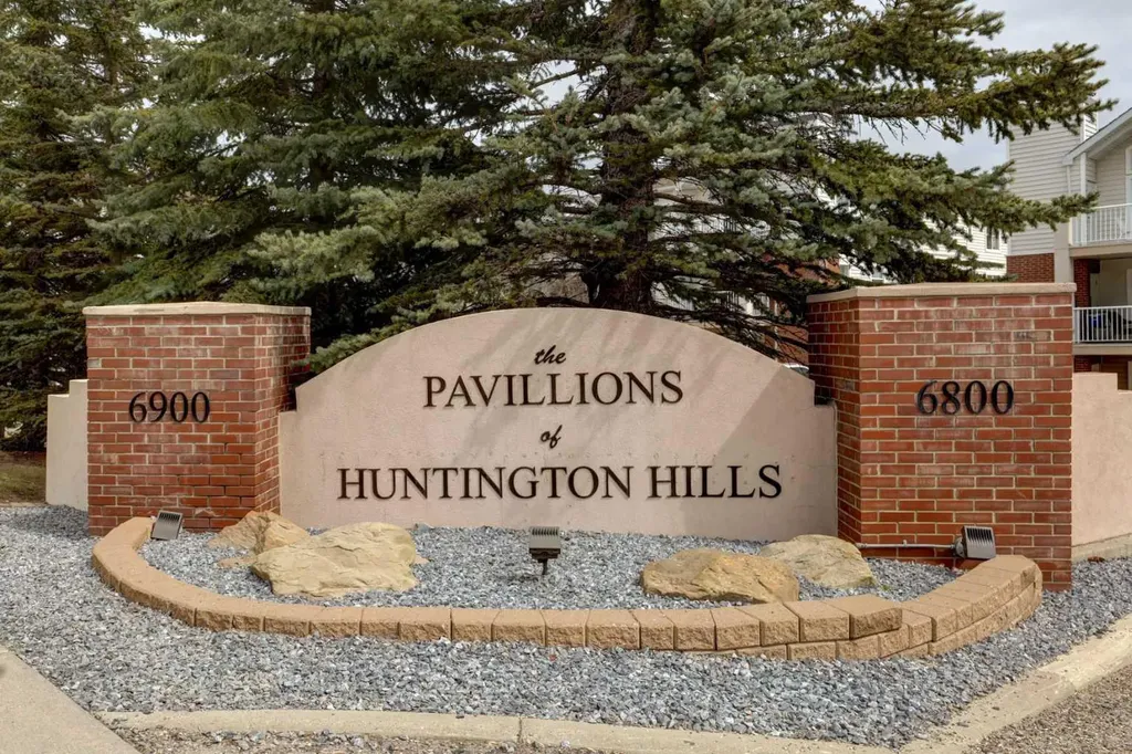 6800 Hunterview Drive NW Calgary AB T2K 6K5