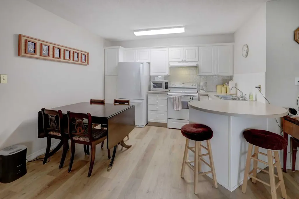 6800 Hunterview Drive NW Calgary AB T2K 6K5