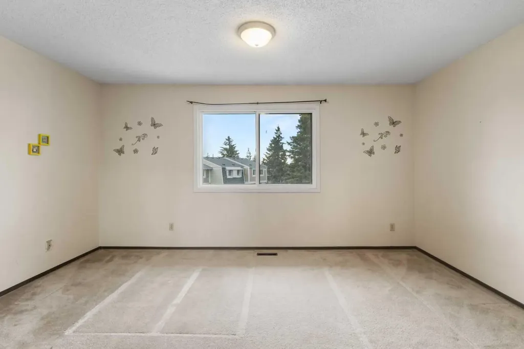 355 Georgian Villas Calgary AB T2A 7C7