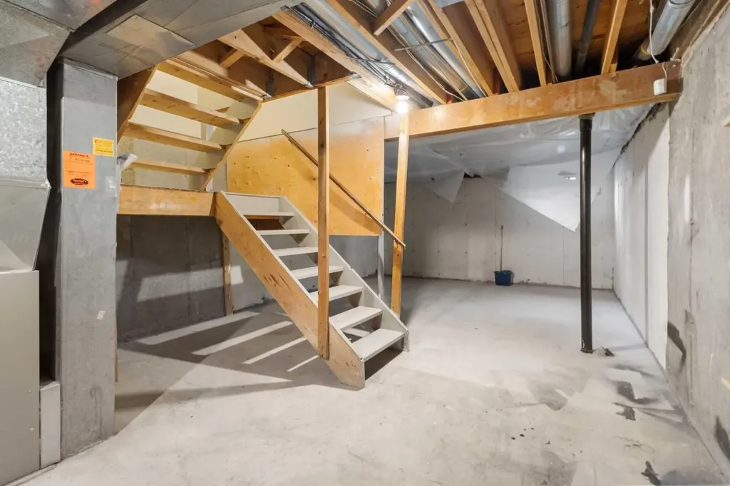 355 Georgian Villas Calgary AB T2A 7C7