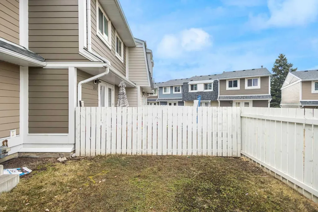 355 Georgian Villas Calgary AB T2A 7C7