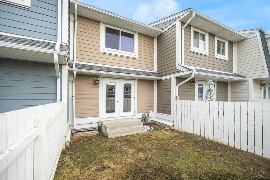 355 Georgian Villas Calgary AB T2A 7C7