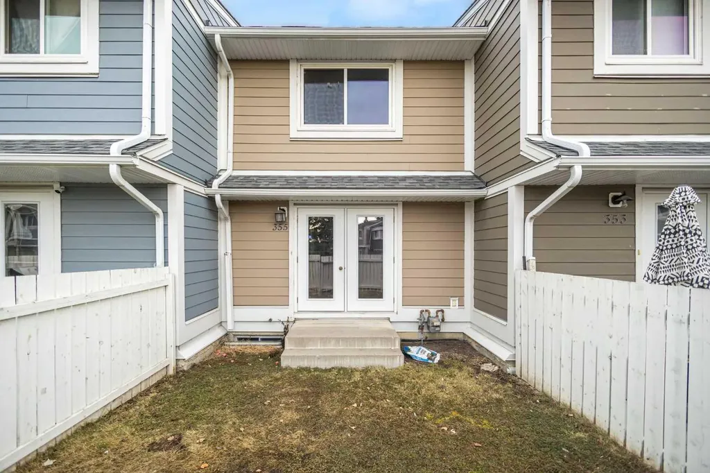 355 Georgian Villas Calgary AB T2A 7C7