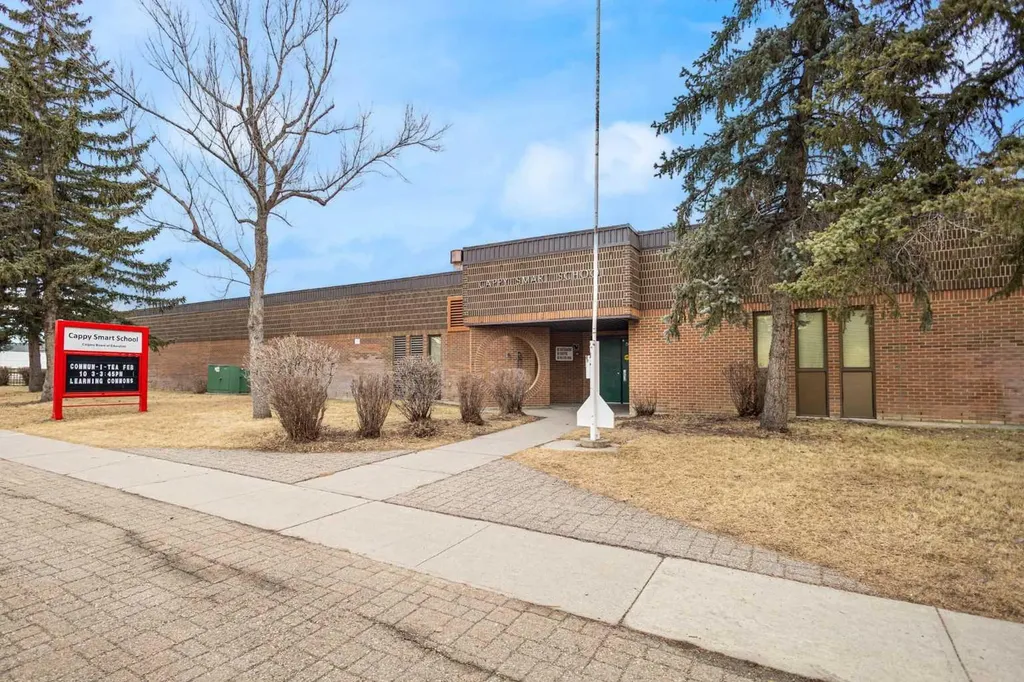 355 Georgian Villas Calgary AB T2A 7C7