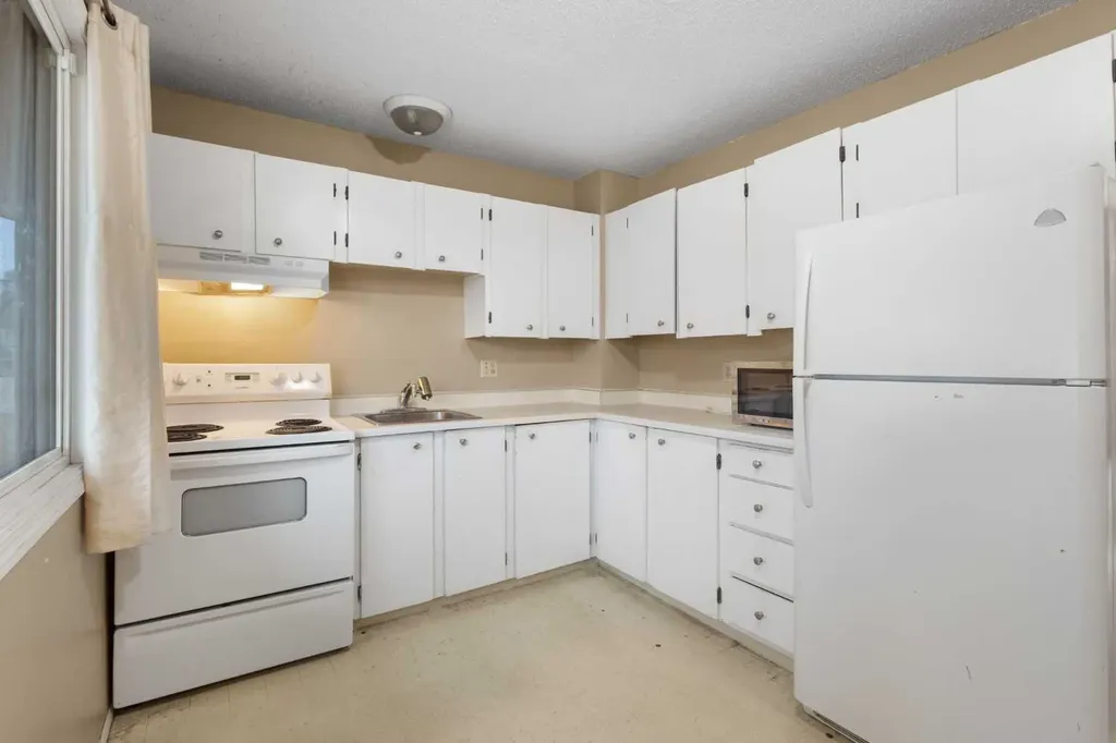 355 Georgian Villas Calgary AB T2A 7C7