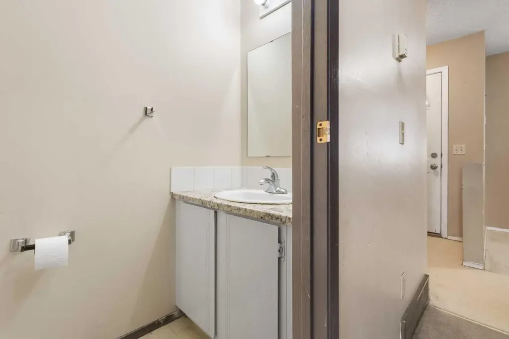 355 Georgian Villas Calgary AB T2A 7C7