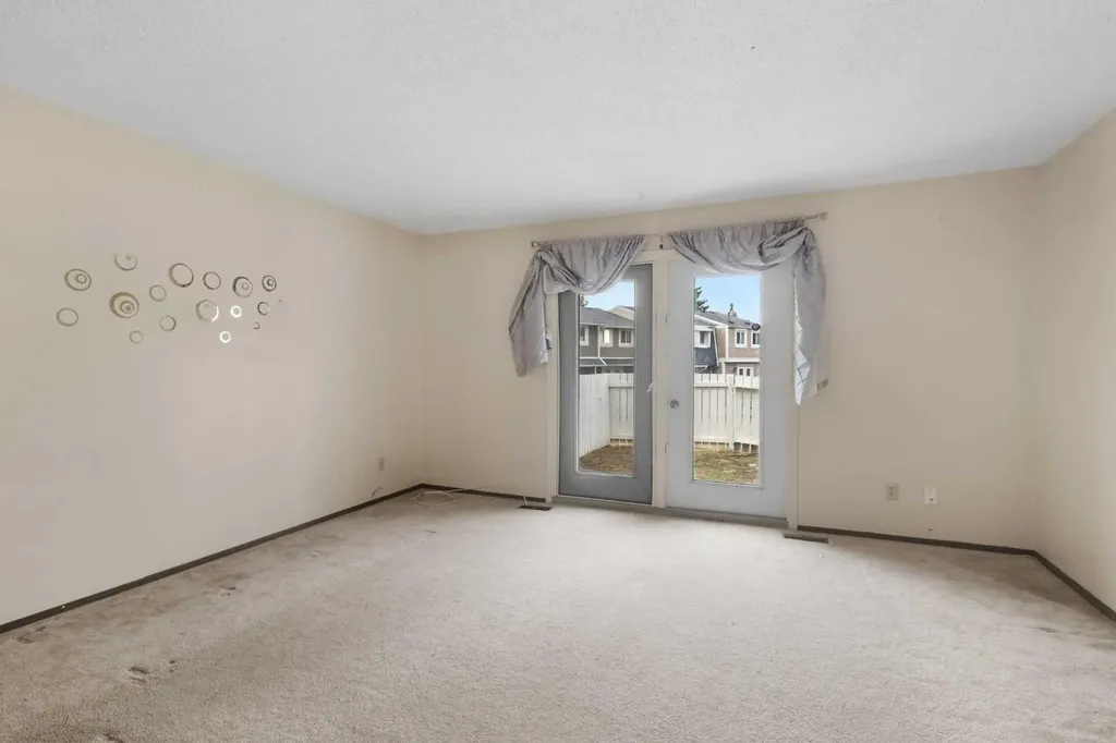 355 Georgian Villas Calgary AB T2A 7C7