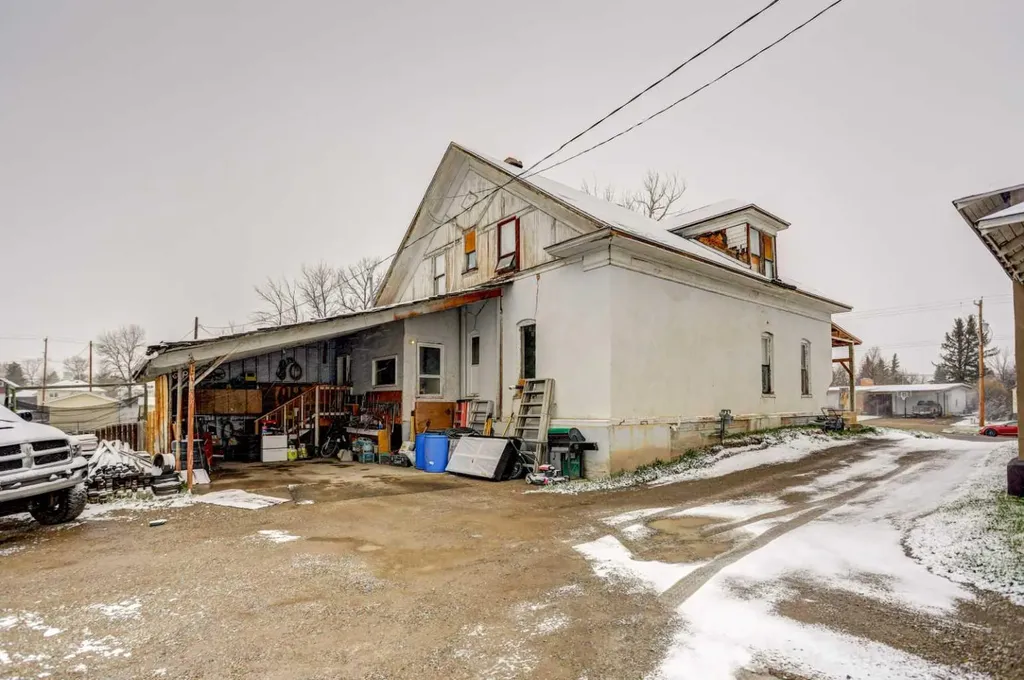162 2 Avenue W Cardston AB T0K 0K0
