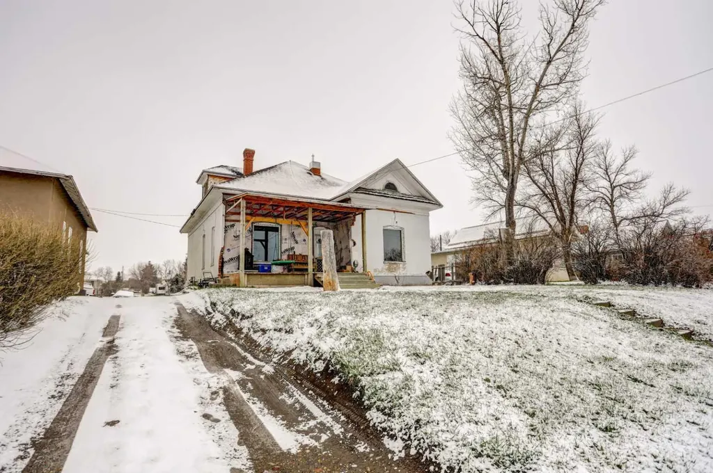 162 2 Avenue W Cardston AB T0K 0K0