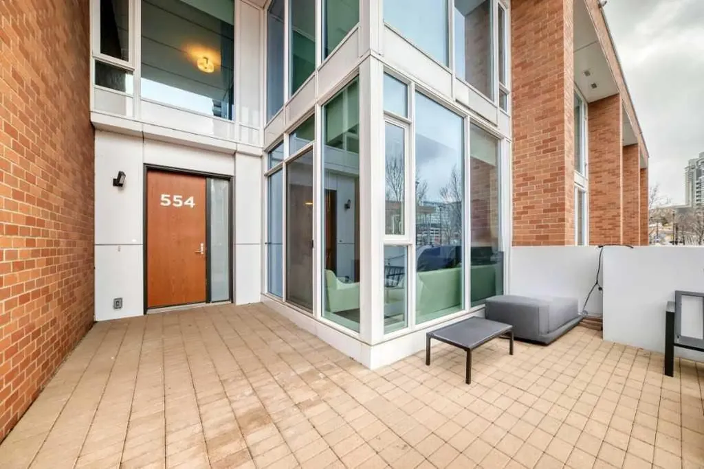 554 Riverfront Lane SE Calgary AB T2G 1K1