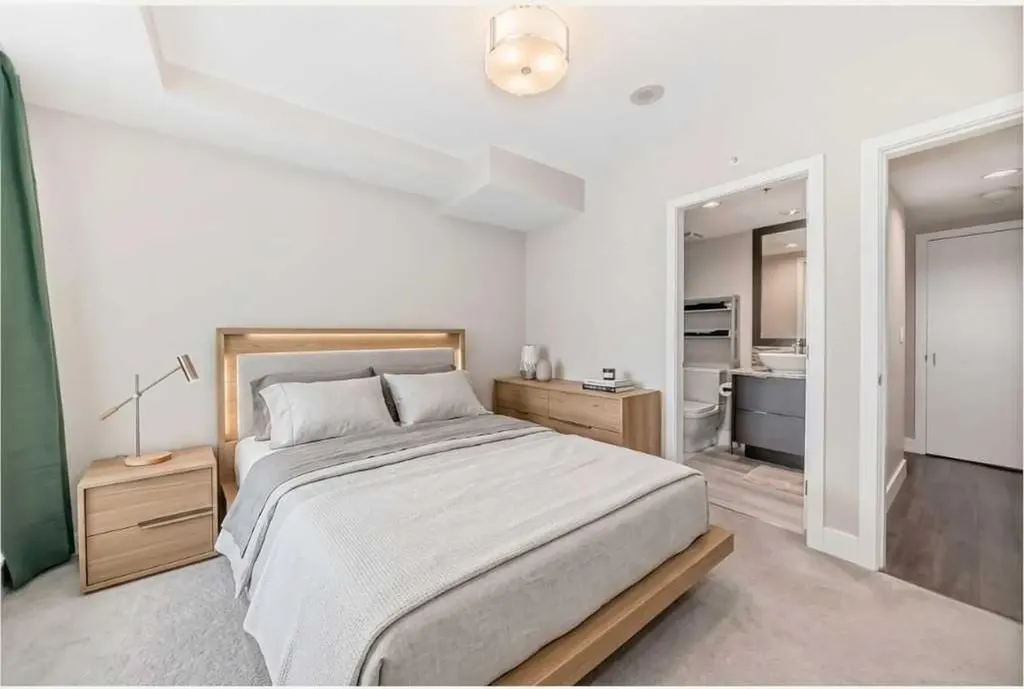 554 Riverfront Lane SE Calgary AB T2G 1K1