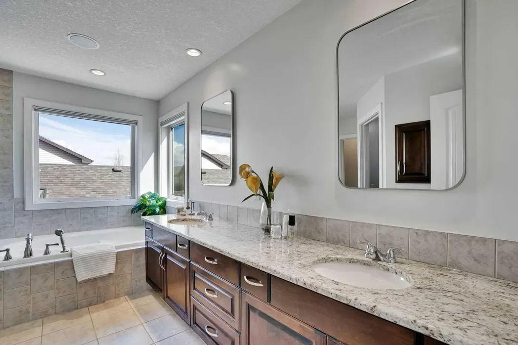 1319 Kings Heights Road SE Airdrie AB T4A 0E6