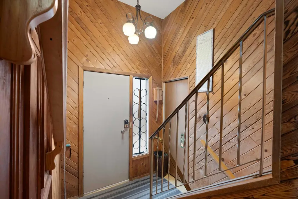 1521 44 Street SE Calgary AB T2A 3A4