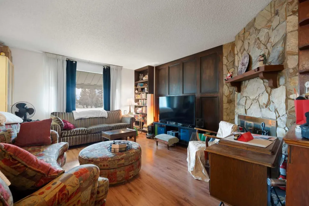 1521 44 Street SE Calgary AB T2A 3A4