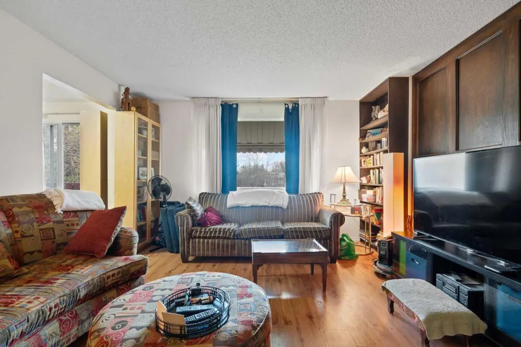 1521 44 Street SE Calgary AB T2A 3A4