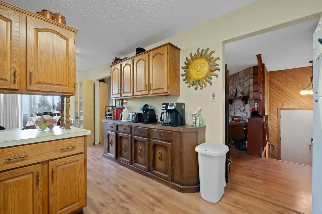 1521 44 Street SE Calgary AB T2A 3A4
