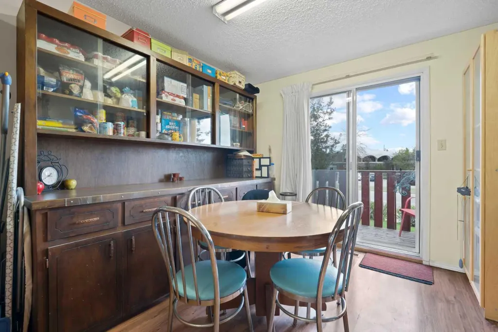 1521 44 Street SE Calgary AB T2A 3A4