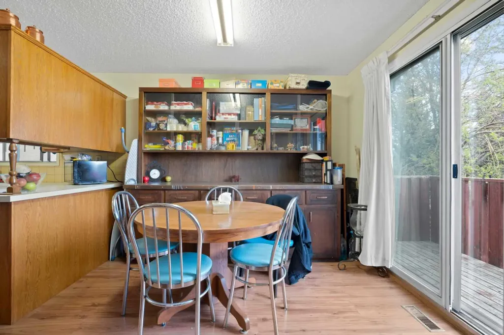 1521 44 Street SE Calgary AB T2A 3A4
