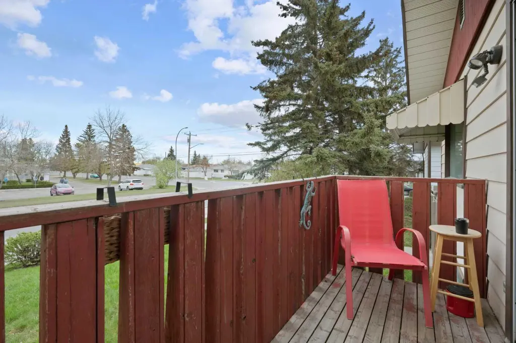 1521 44 Street SE Calgary AB T2A 3A4