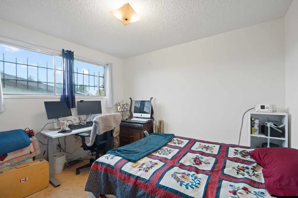 1521 44 Street SE Calgary AB T2A 3A4