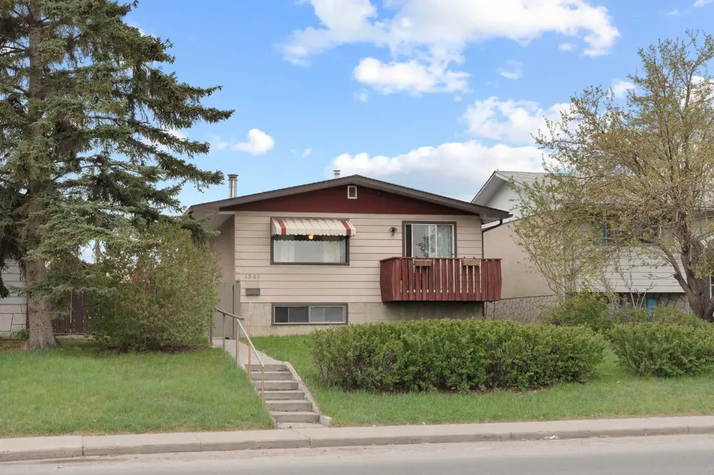 1521 44 Street SE Calgary AB T2A 3A4