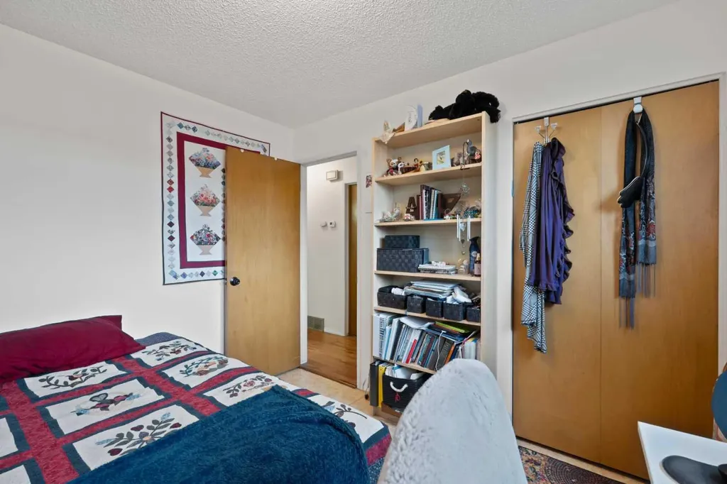 1521 44 Street SE Calgary AB T2A 3A4
