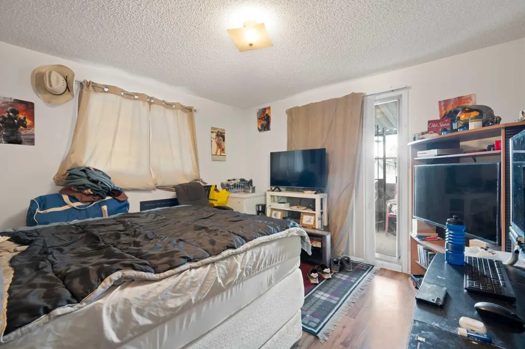 1521 44 Street SE Calgary AB T2A 3A4