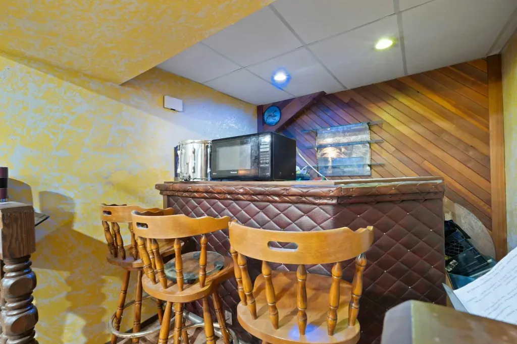 1521 44 Street SE Calgary AB T2A 3A4