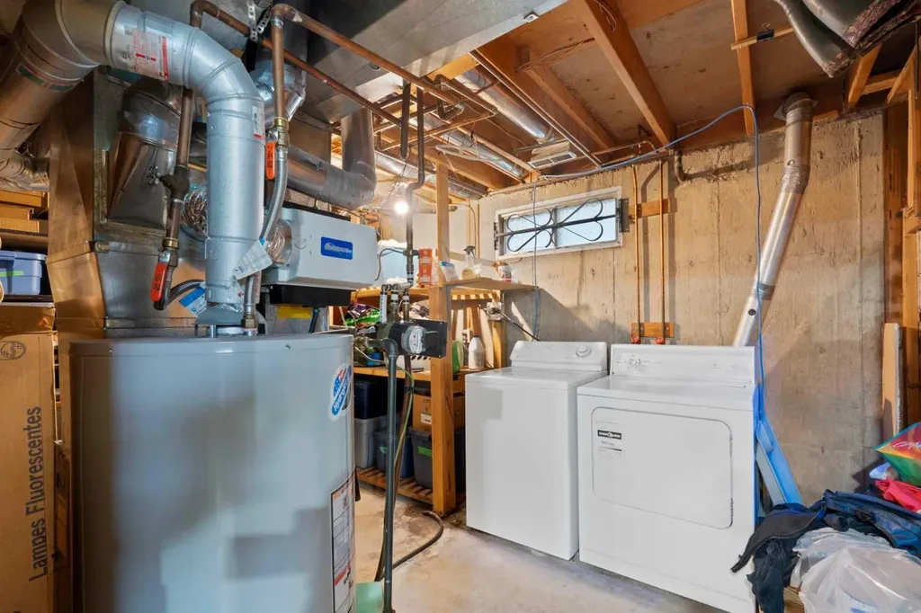 1521 44 Street SE Calgary AB T2A 3A4