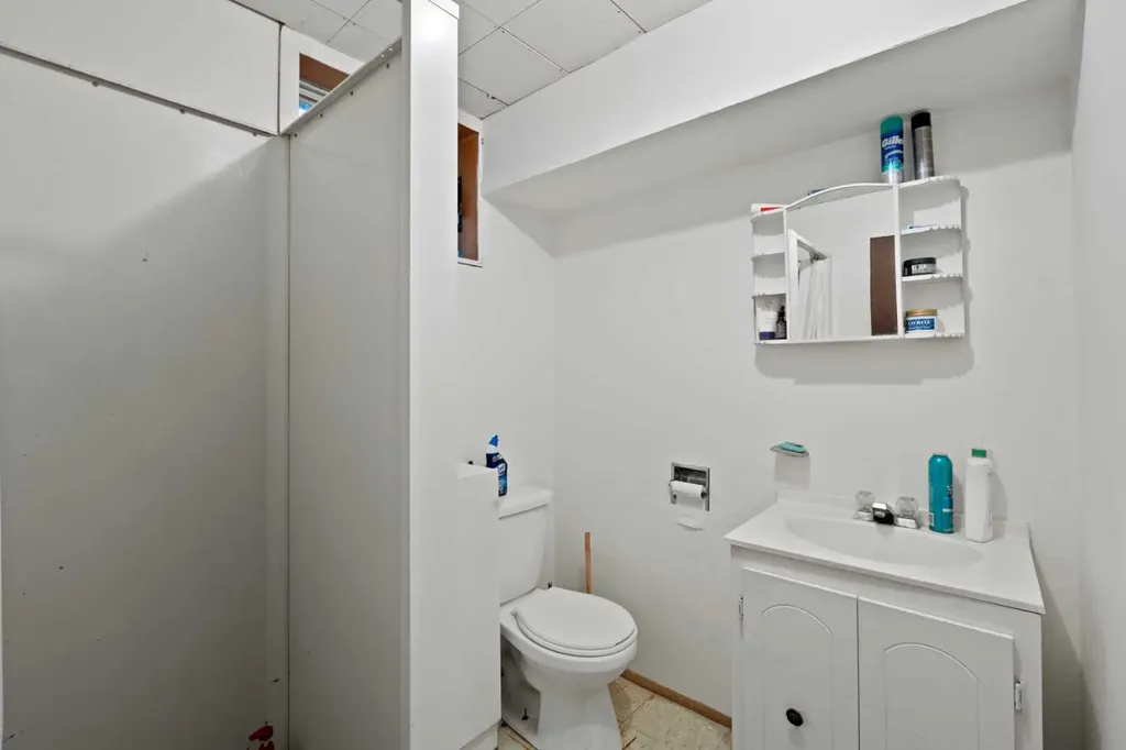 1521 44 Street SE Calgary AB T2A 3A4