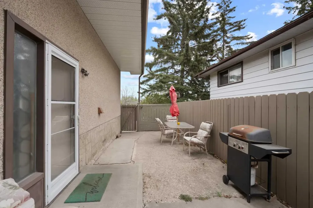 1521 44 Street SE Calgary AB T2A 3A4