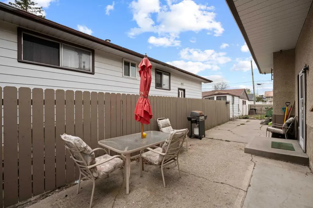 1521 44 Street SE Calgary AB T2A 3A4