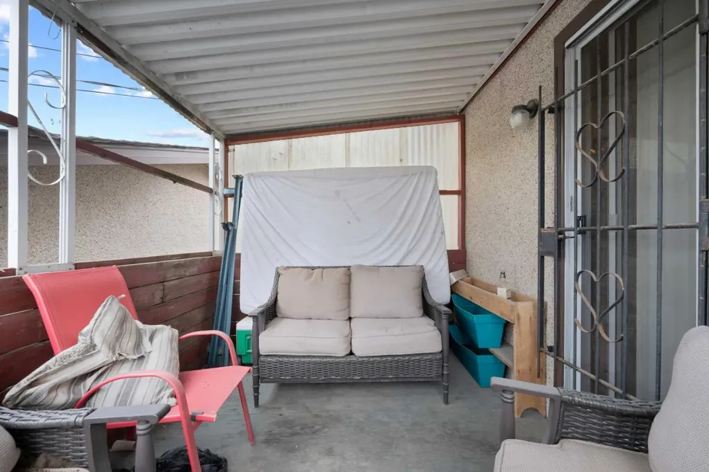 1521 44 Street SE Calgary AB T2A 3A4