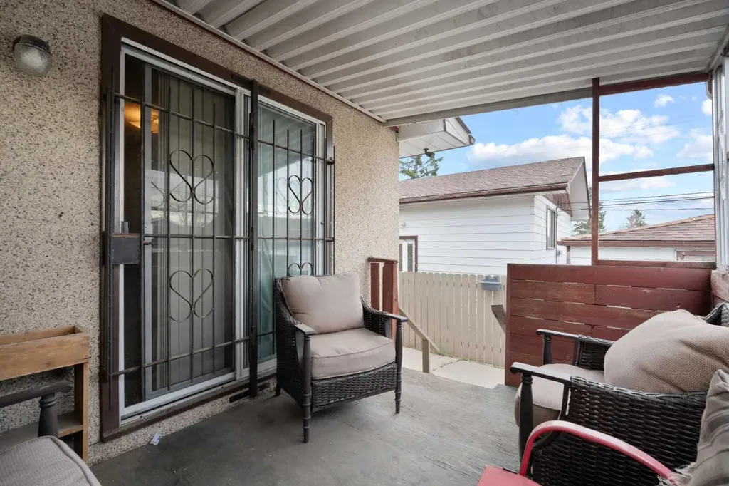 1521 44 Street SE Calgary AB T2A 3A4