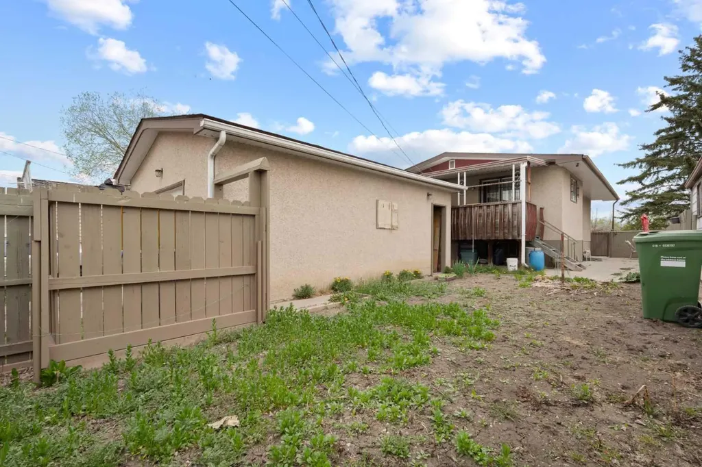 1521 44 Street SE Calgary AB T2A 3A4