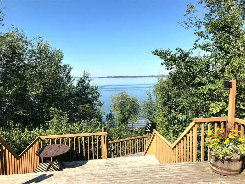322 & 318 13221 Twp 680 Road Lac La Biche AB T0A2C1