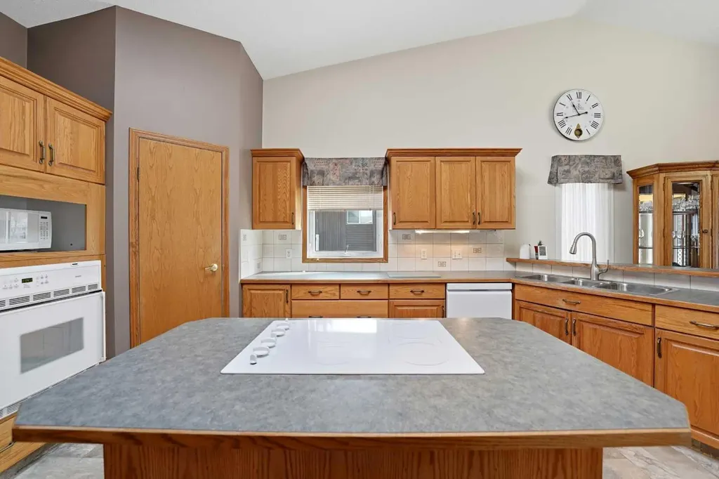 5401 Shannon Drive Olds AB T4H 1C2