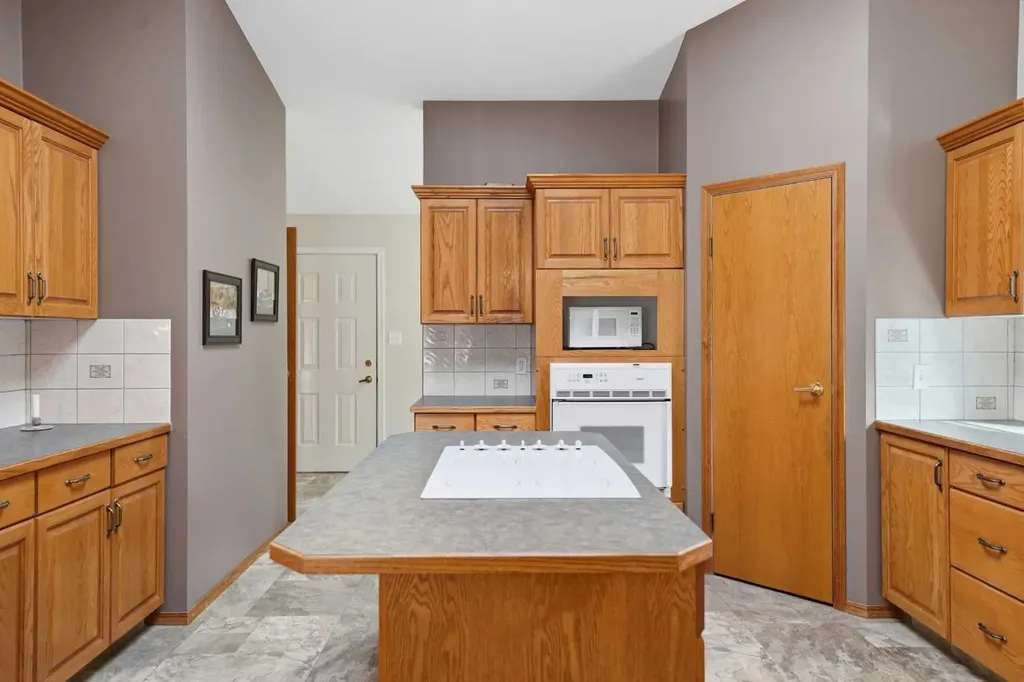 5401 Shannon Drive Olds AB T4H 1C2