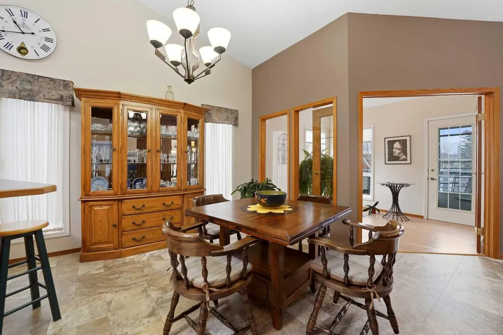 5401 Shannon Drive Olds AB T4H 1C2