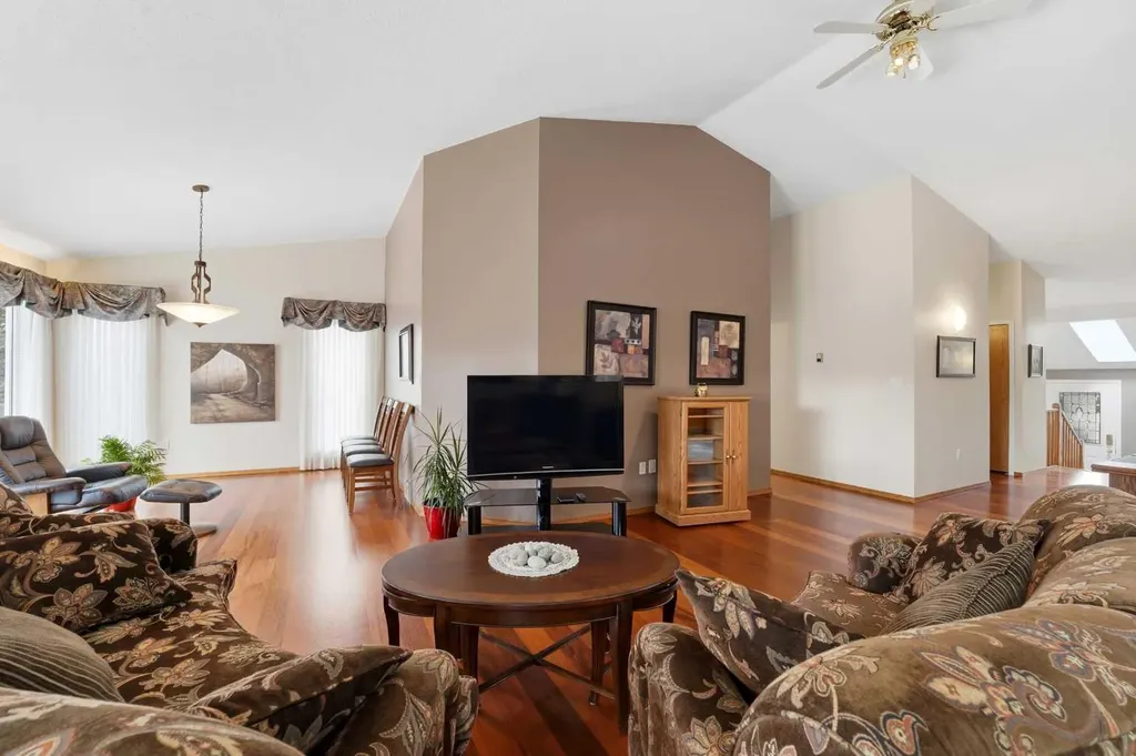 5401 Shannon Drive Olds AB T4H 1C2