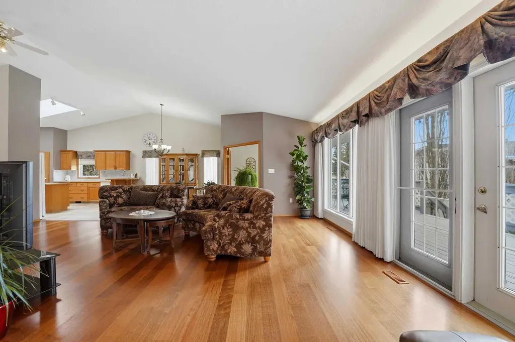5401 Shannon Drive Olds AB T4H 1C2