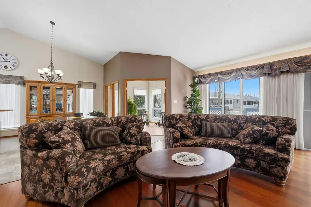 5401 Shannon Drive Olds AB T4H 1C2